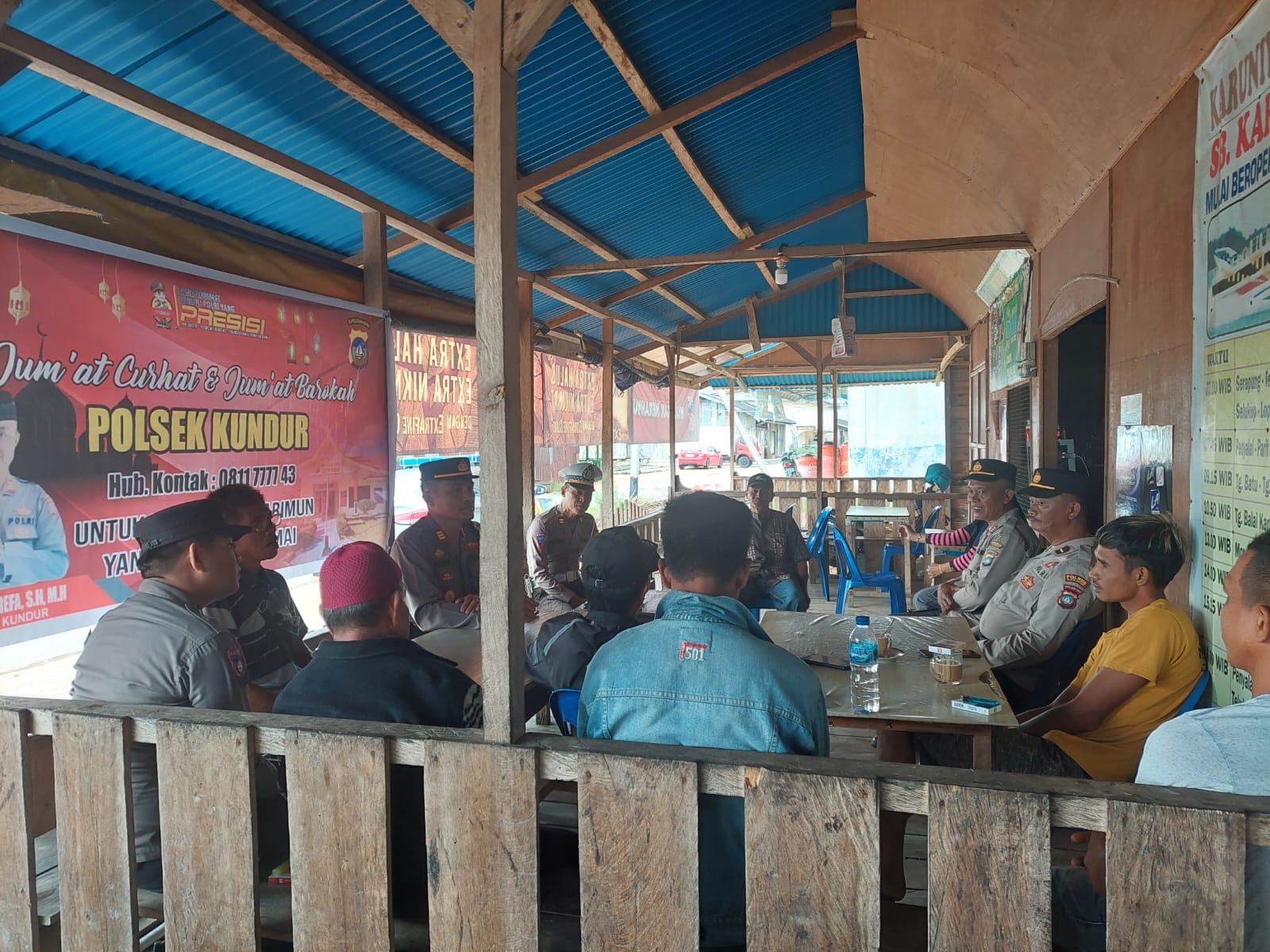 Polsek Kundur Juma'at Curhat di Kedai Kopi Ibu SRI Pelabuhan Sungai Buluh