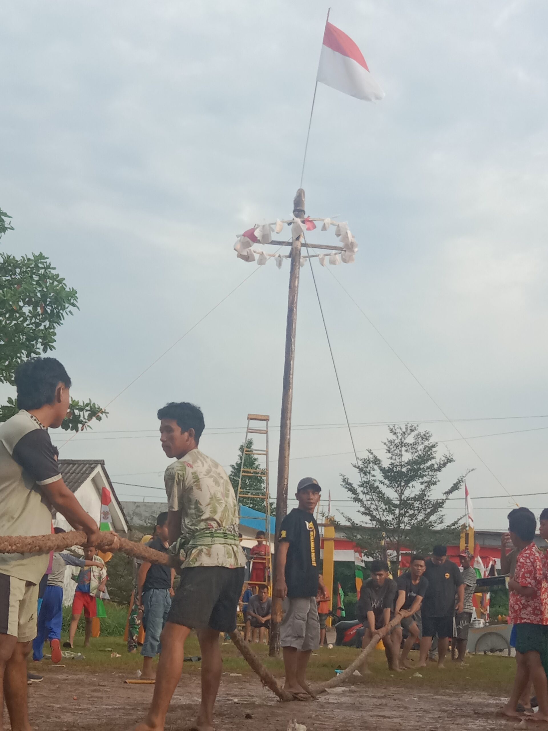 Juri sedang mengarahkan aturan permainan f-Rudi Azhar
