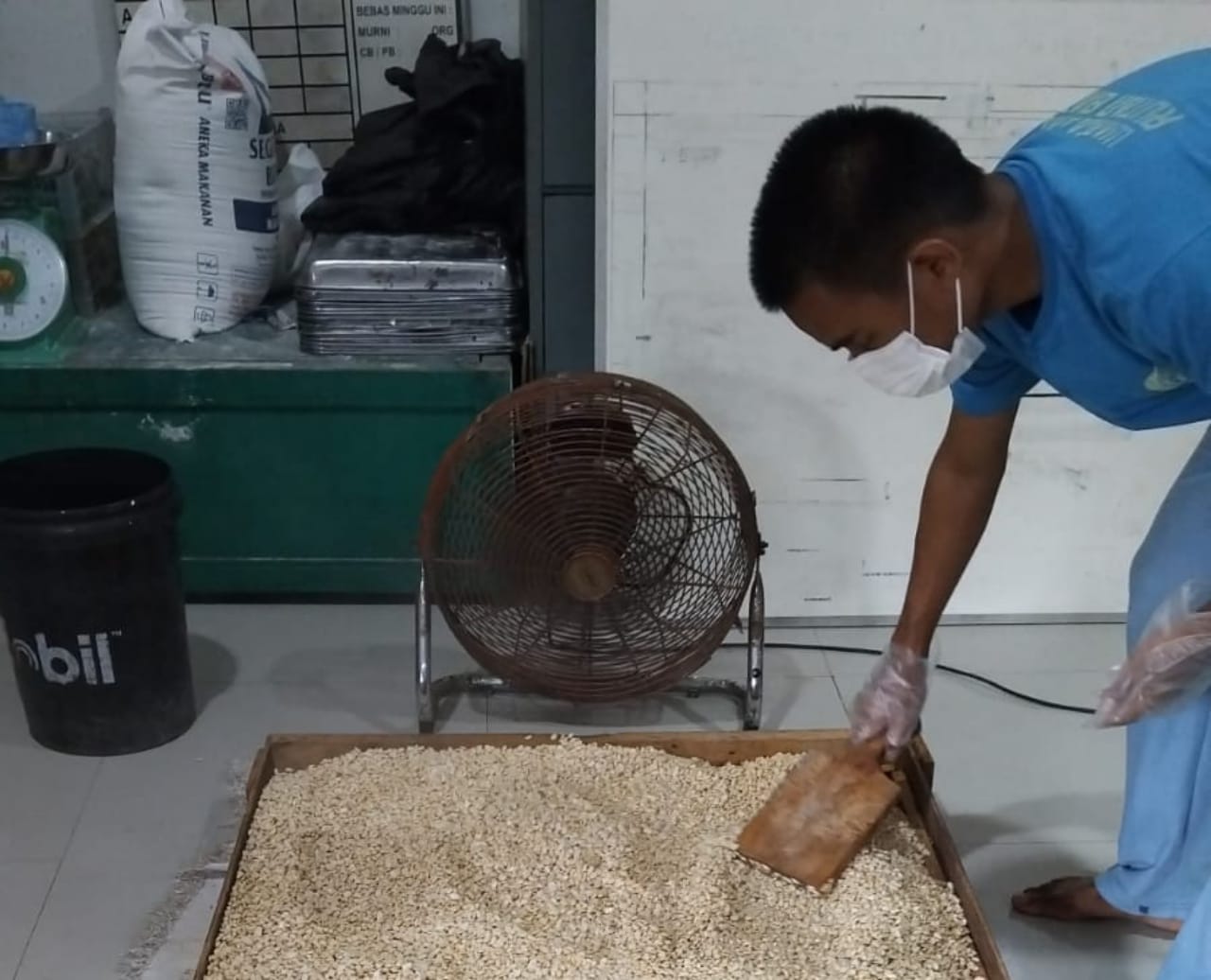 Jadikan Rutan Produktif, Rutan Kelas IIA Batam Gelar Kegiatan Pembuatan Tempe dan Roti untuk Warga Binaan