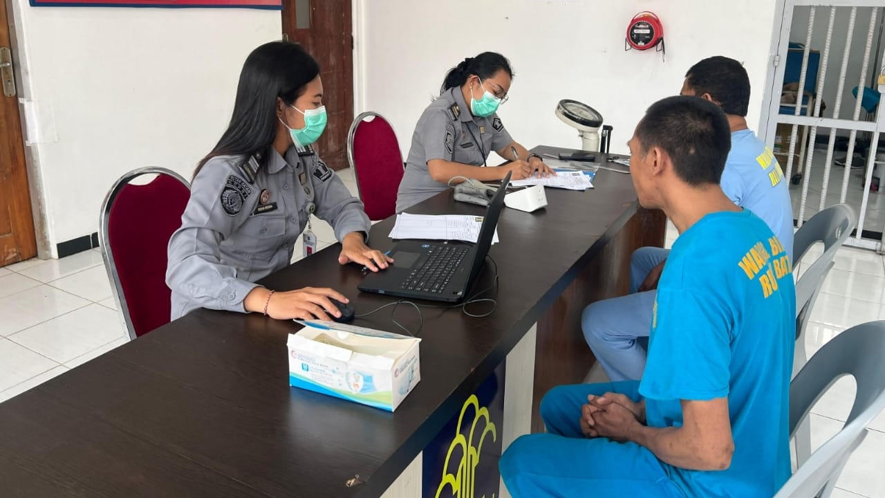 Klinik Rutan Kelas IIA Batam Gelar Pemeriksaan Kesehatan dan Pengobatan Rutin Bagi Warga Binaan