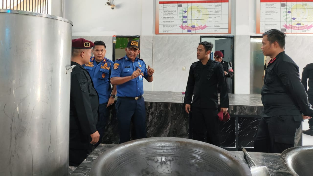Tingkatkan Kesiapsiagaan Petugas, Rutan Batam Gelar Pelatihan Simulasi Keadaan Darurat Bersama Dinas Pemadam Kebakaran