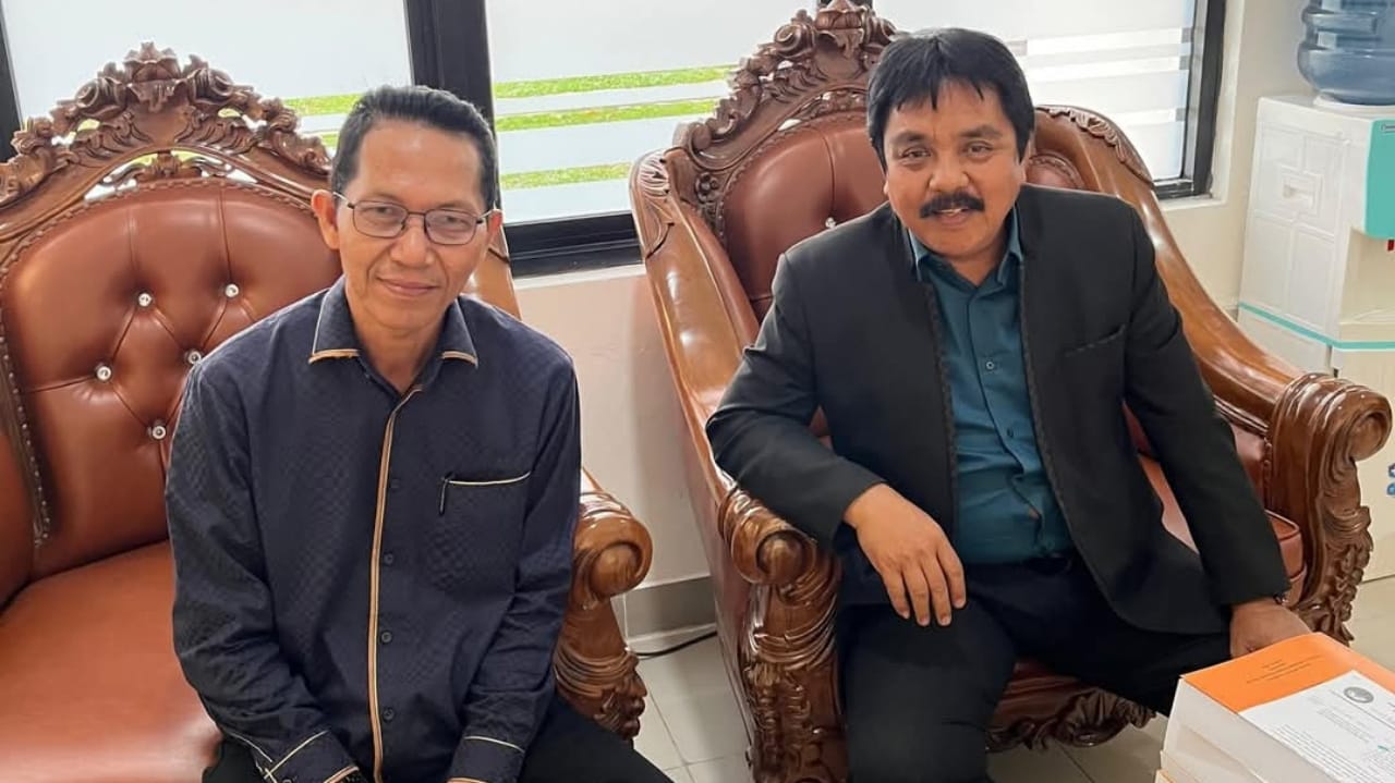 Lulus dengan Predikat A, Amsakar Achmad Bahas Pengembangan Batam lewat Kebijakan Ex Officio