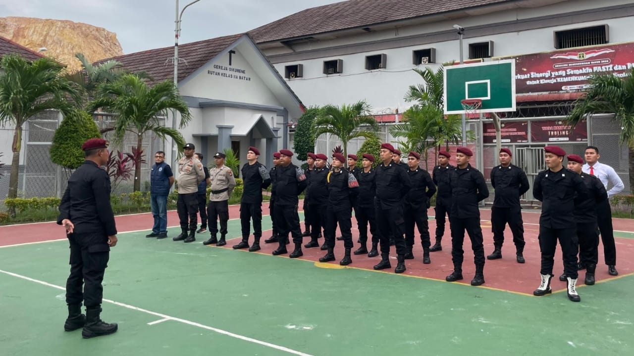 Tingkatkan Kewaspadaan Saat Libur Panjang, Rutan Batam Gelar Razia Gabungan dan Tes Urin kepada Warga Binaan