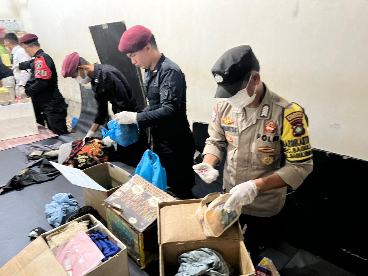 Laksanakan Arahan Dirjenpas Rutan Batam Bersama APH Gelar Razia dan Tes Urine Laksanakan Arahan Dirjenpas Rutan Batam Bersama APH Gelar Razia dan Tes Urine