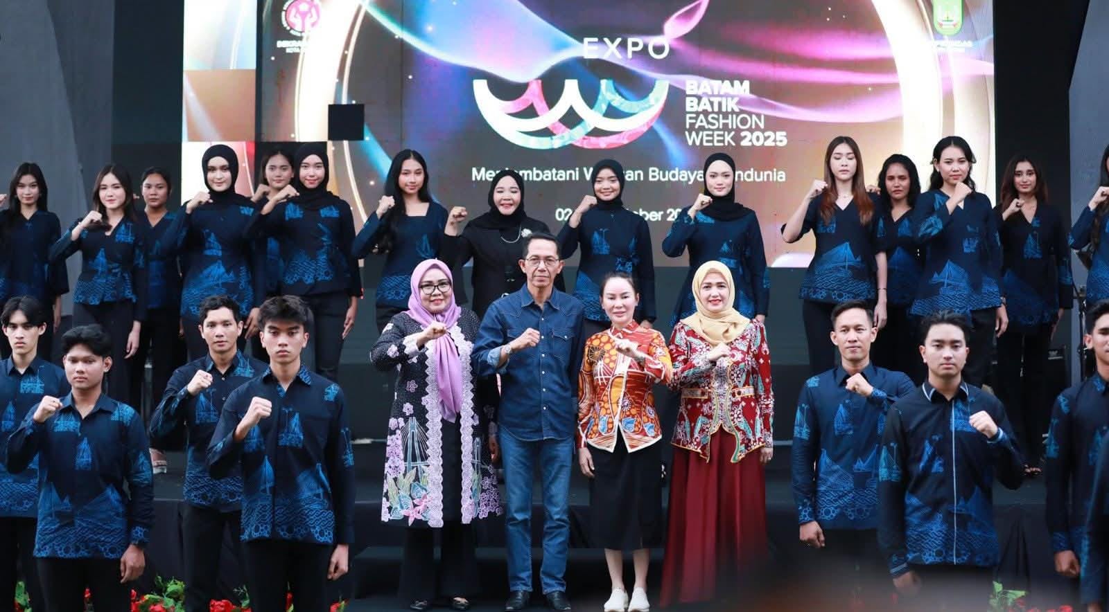 Resmi Dibuka, Amsakar Bersama Li Claudia dan Erlita Pembukaan Expo BBFW 2025 di Kota Batam