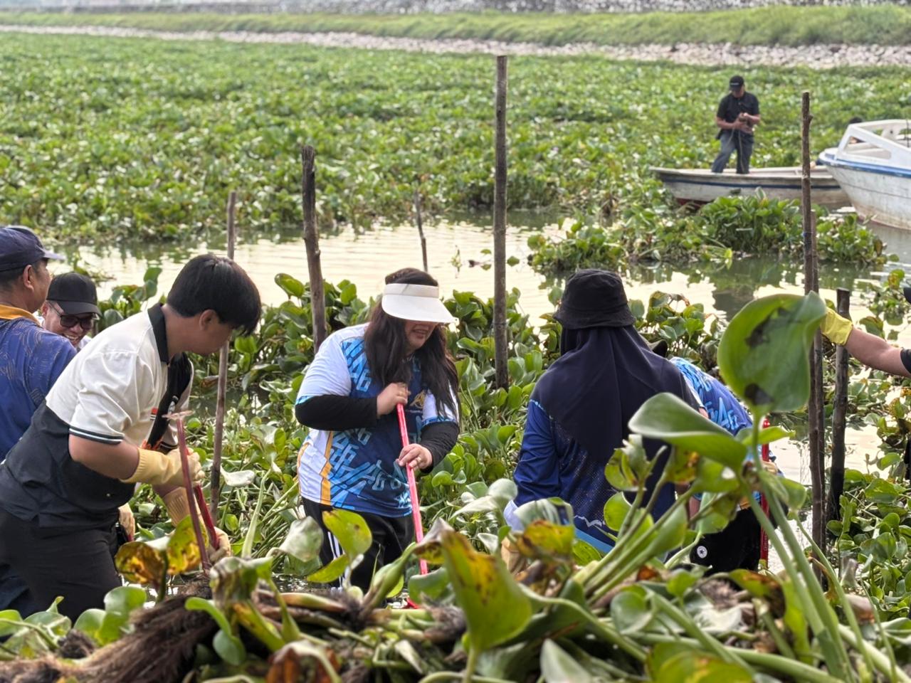 Aksi BP Batam Bersihkan Waduk Duriangkang, Jaga Kualitas Sumber Air
