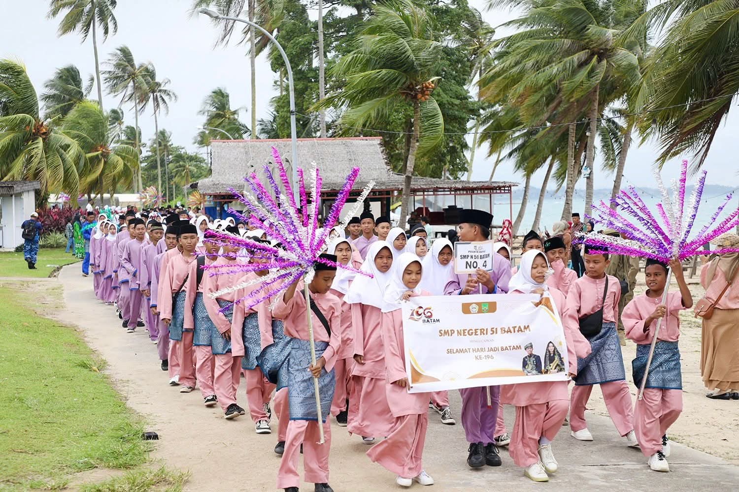 Parade Pelajar dan Air Show Warnai Nostalgia Nongsa pada HJB ke-196, Amsakar Ajak Warga Refleksi dan Perkuat Kebersamaan
