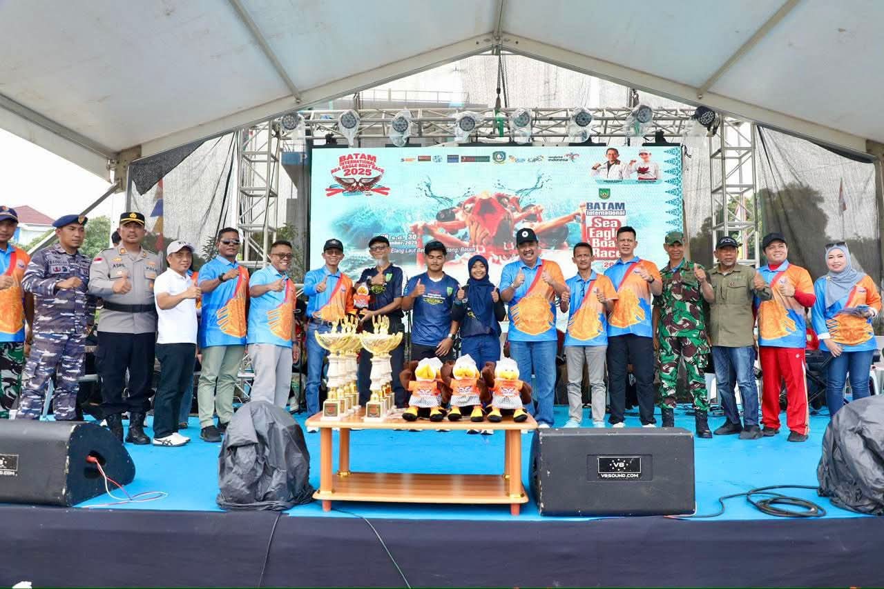 Wali Kota Amsakar Apresiasi Kesuksesan Sea Eagle Boat Race 2025, Ajang Wisata Bahari Bertaraf Internasional