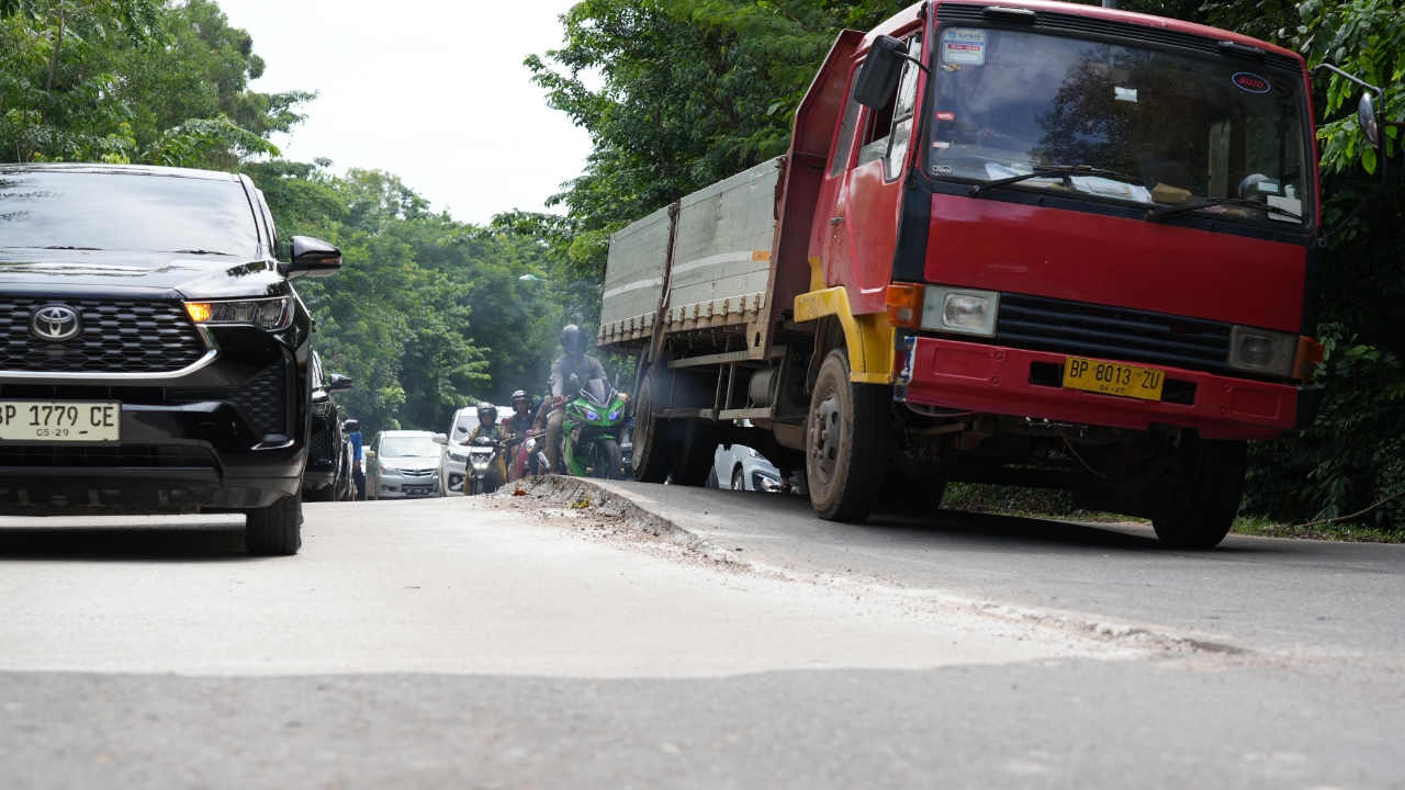 Jalan Gajah Mada Akses Dialihkan, BP Batam Lakukan Perbaikan Jalan Vista
