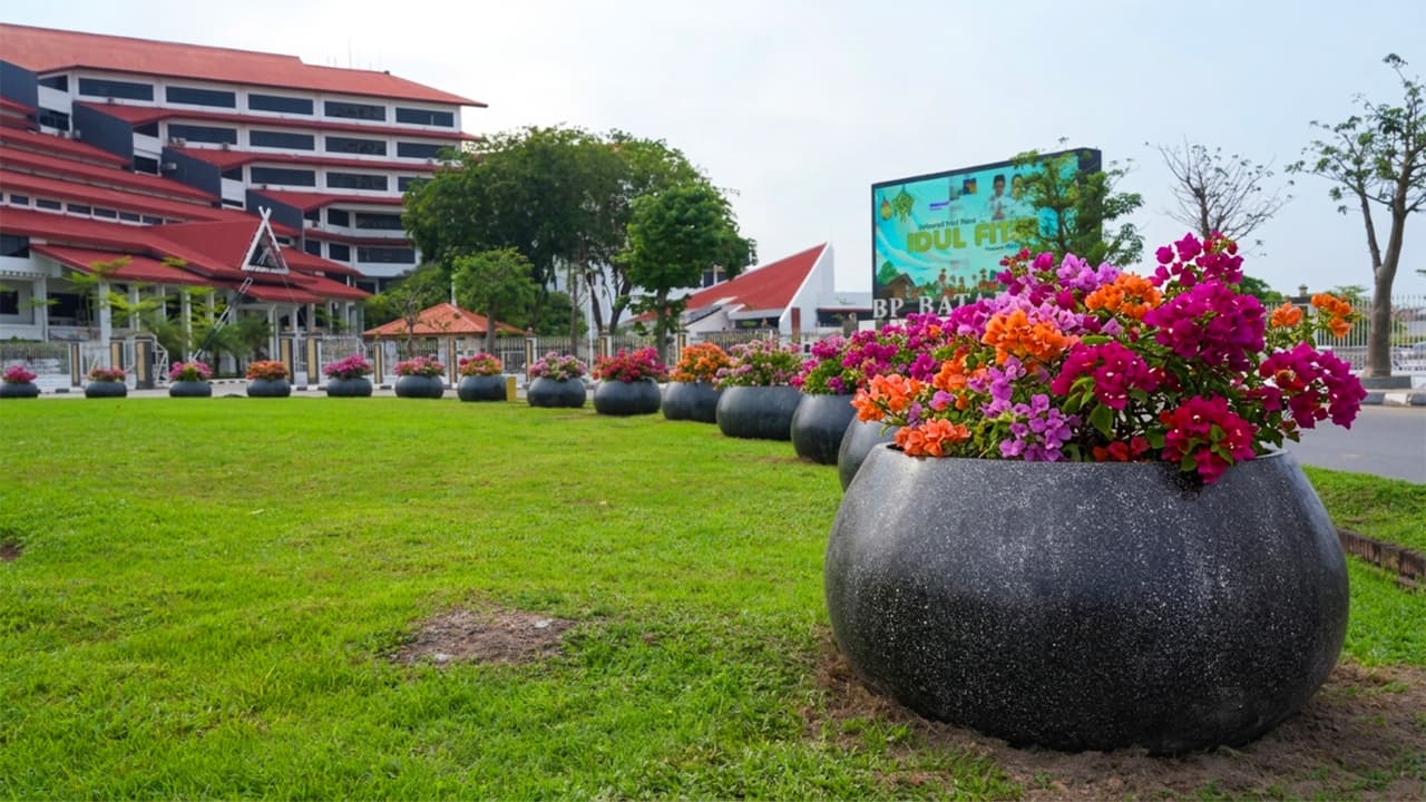 Penataan Pot Bougenville dari BP Batam Perkuat Estetika Kota Tanpa Bebani Keuangan Negara