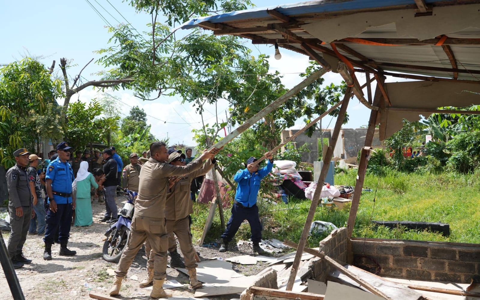 Tim Terpadu Kota Batam Tertibkan Bangunan Ilegal di Kurahan Sei Binti